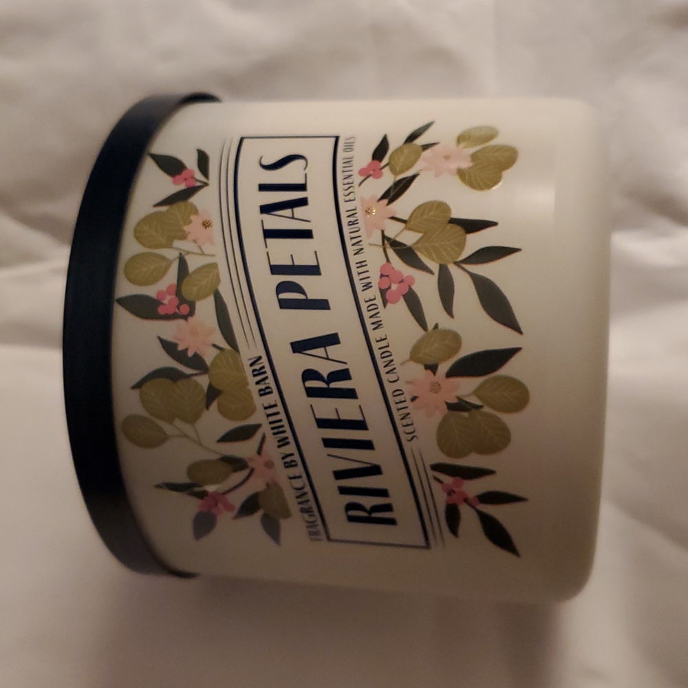 BBW White Barn Riviera Petals Scented 3 Wick Candle 14.5 oz - Picture 5 of 6